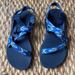 Navy Chacos Women Sz 9. (Great like new condition)
